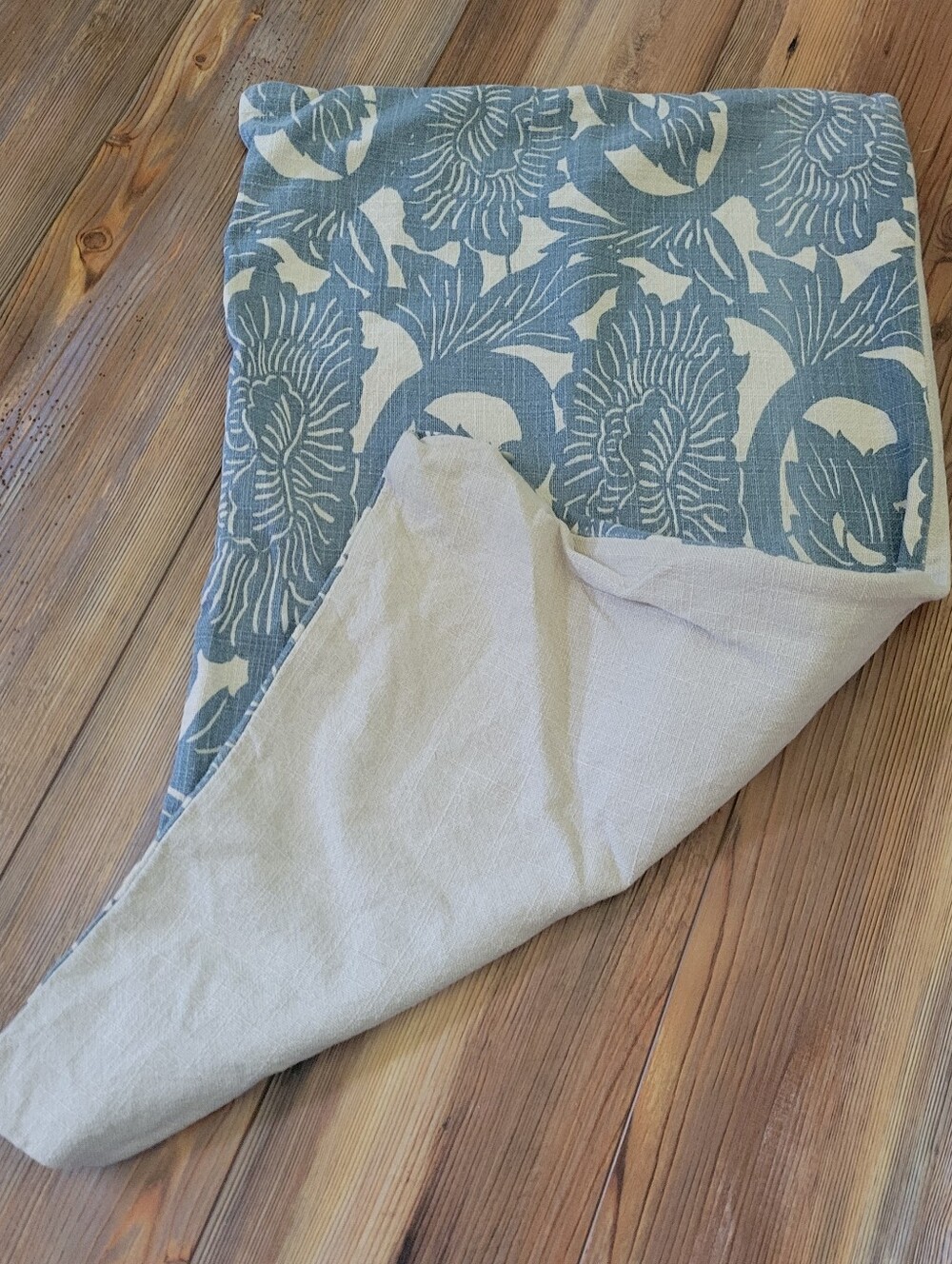 Pottery Barn Shibori Floral Pillow Cover 100% Cotton - Picture 4 of 11